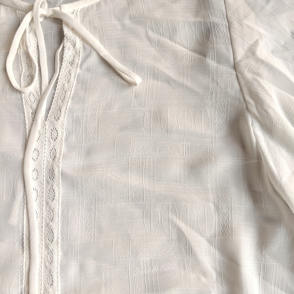 LAUNDRY By SHELLI SEGAL Lace Bell Sleeve Blouse - Picture 3 of 6